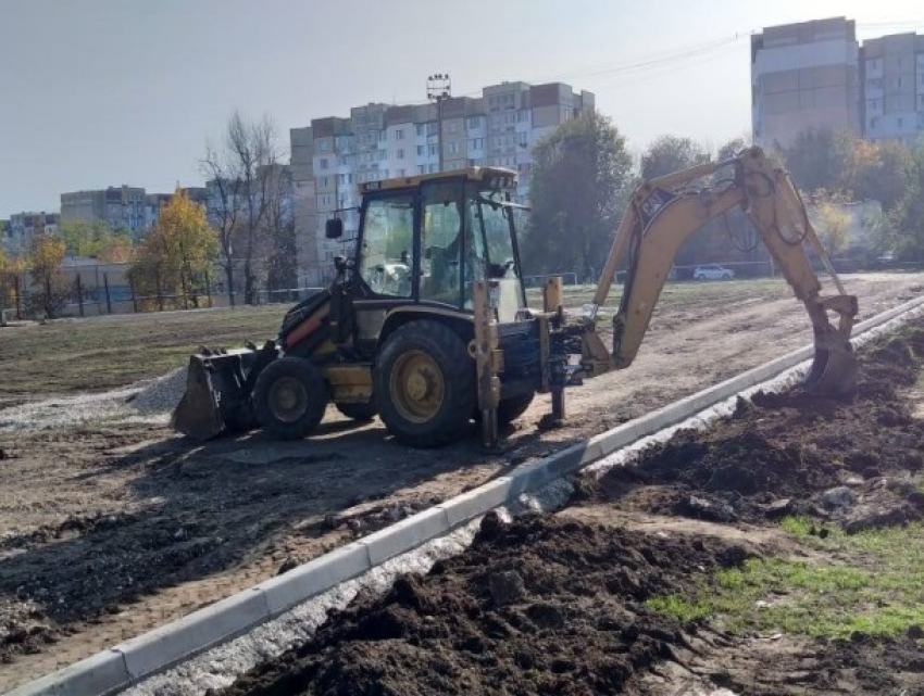 В Кишиневе ремонтируют стадион для учащихся двух школ