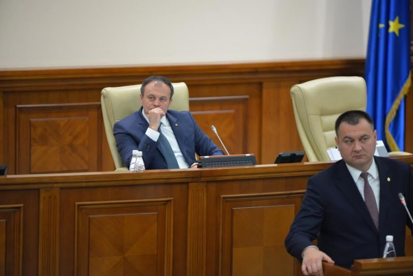 Парламент уходит на каникулы 23 декабря 