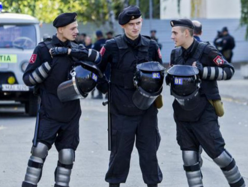 Более 4 000 полицейских обеспечат общественный порядок в Молдове в новогодние праздники