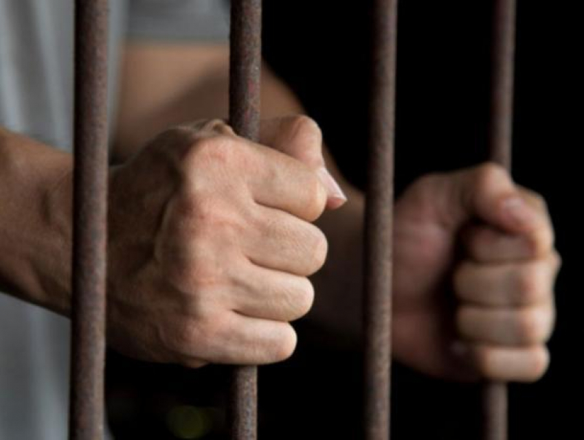 Полицейские, подозреваемые в коррупции, отправлены под арест на 30 суток