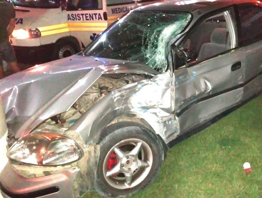 В Кишиневе грузовик MAN с врезался в машину Honda: два человека пострадали