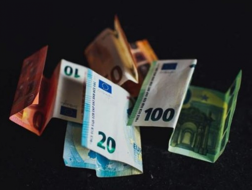 Трудовые мигранты сократили объемы переводов в Молдову