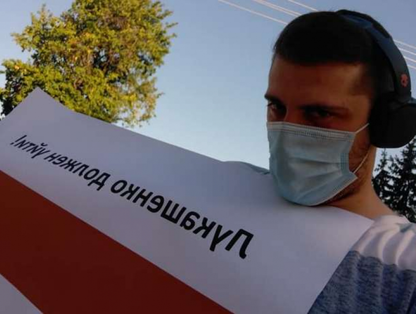 Житель Молдовы несколько дней в одиночку пикетирует у посольства Беларуси 