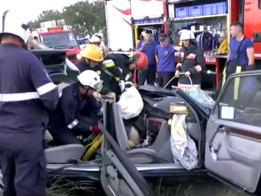 Погибшие в страшной автокатастрофе под Кишиневом муж и жена спешили на свадьбу сына