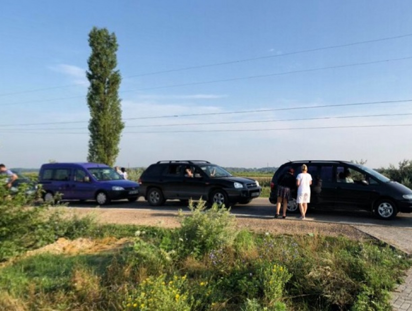 Огромная пробка «поглотила» граждан Молдовы на украинской границе в Паланке