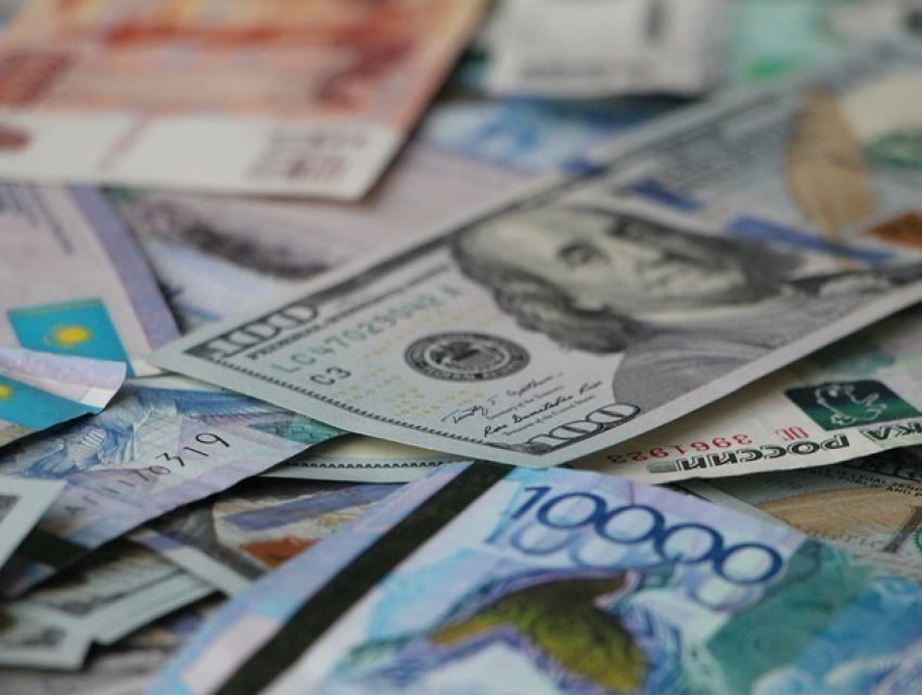 Падение валют в Молдове в конце недели пообещали в Нацбанке 