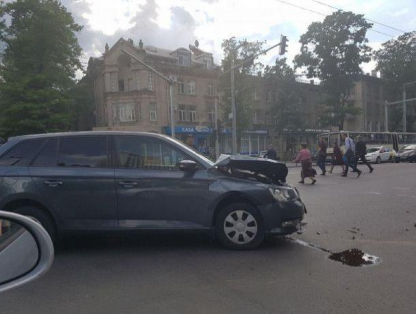 "Бермудский» перекрёсток - ещё одна авария в одном из самых опасных мест Кишинёва