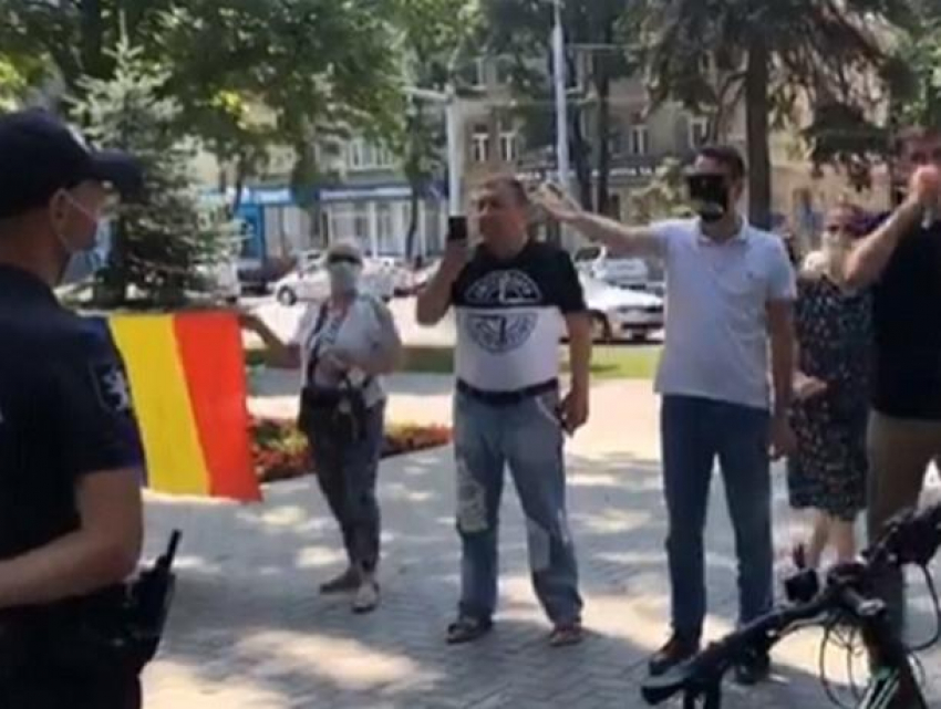 Билецкий с горсткой своих сподвижников устроили протест против «цензуры»
