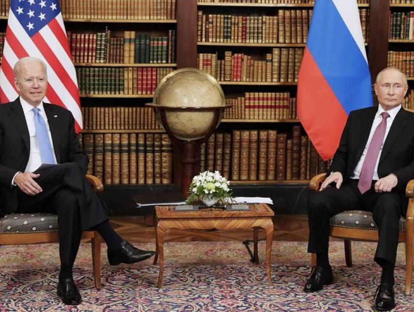 Додон позитивно оценил встречу Путина с Байденом