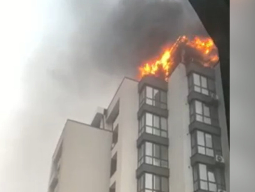 Локализован крупный пожар в одном из новостроев Кишинева