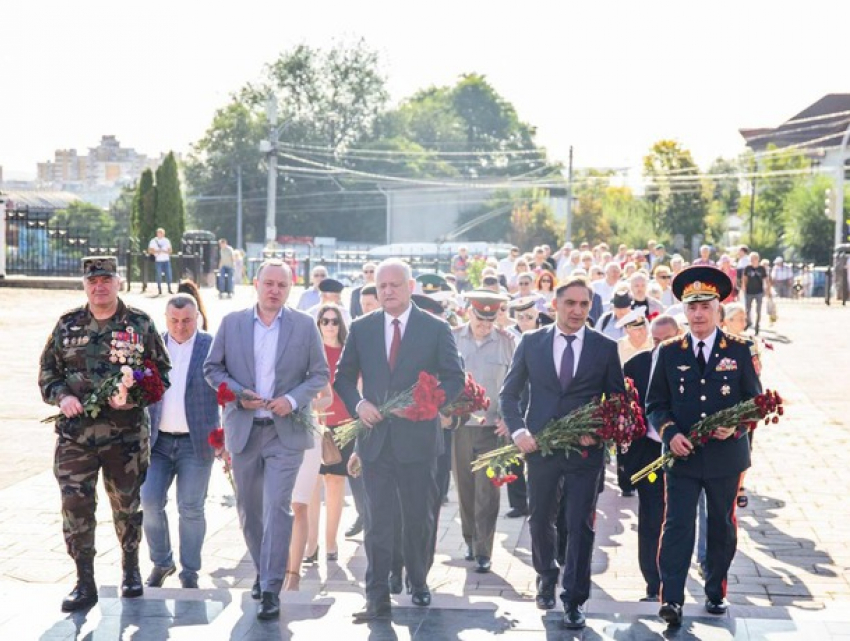 Социалисты возложили цветы к мемориальному комплексу «Вечность» 