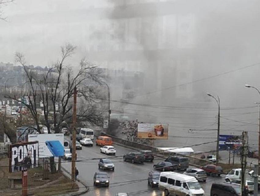 В центре Кишинева загорелся автосервис