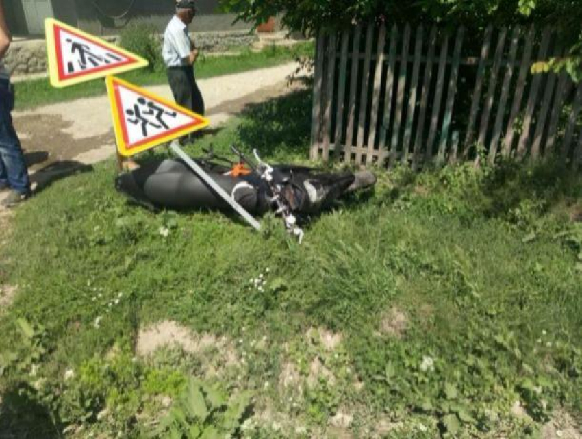 В Сынжерей мотоциклист попал в аварию, пытаясь удрать от полиции