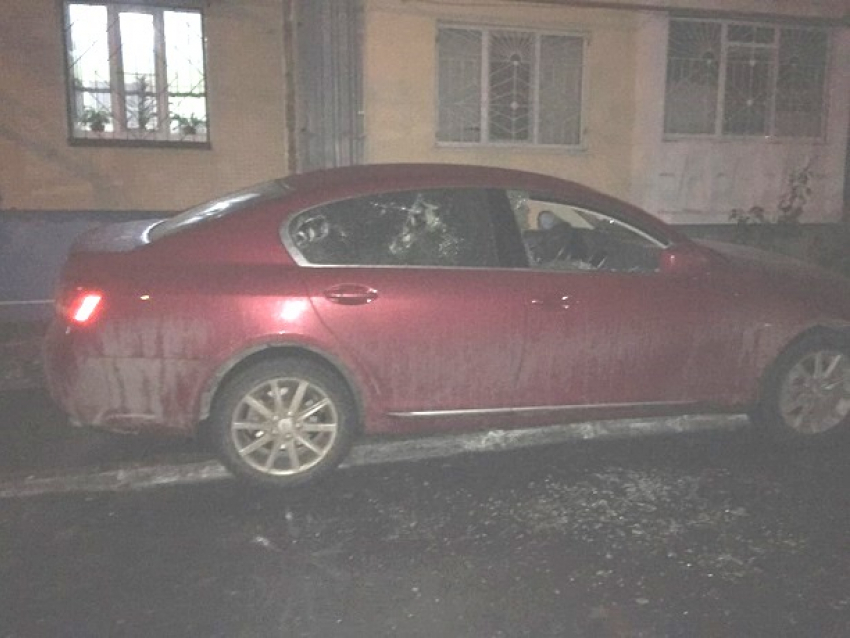 В Кишиневе борец с автохамами разбил дорогой Lexus и вызвал полицию