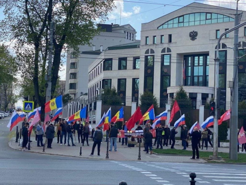 Митинг в поддержку молдо-российской дружбы и Георгиевской ленты прошел в городах Молдовы