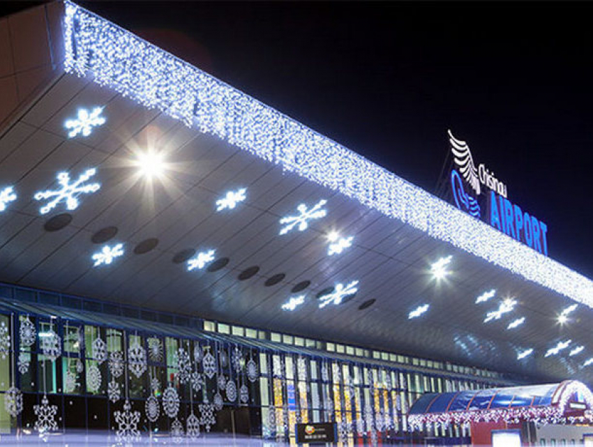 Дух Рождества и Нового года: за рубежом отметили сказочное убранство аэропорта Кишинева 