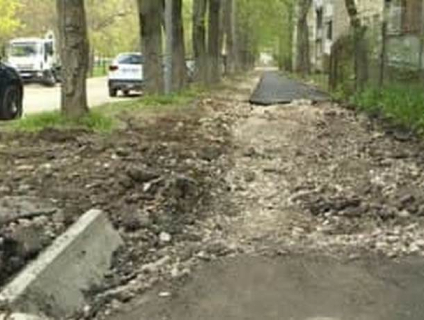 Чиновники получили выговор от генпримара за испорченный тротуар в Кишиневе 
