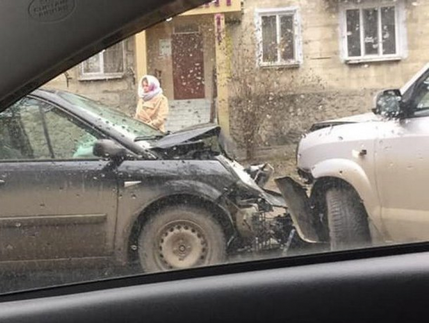 В лобовом столкновении автомобилей на Буюканах пострадал ребенок