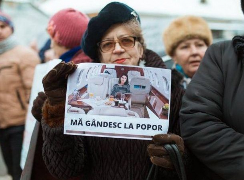 «Делай свои шабаши в цирке!»: в Кишиневе прошла акция протеста против Майи Санду 