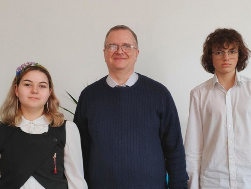 Молдавские подростки взяли первое место в глобальном фестивале ИИ от Intel