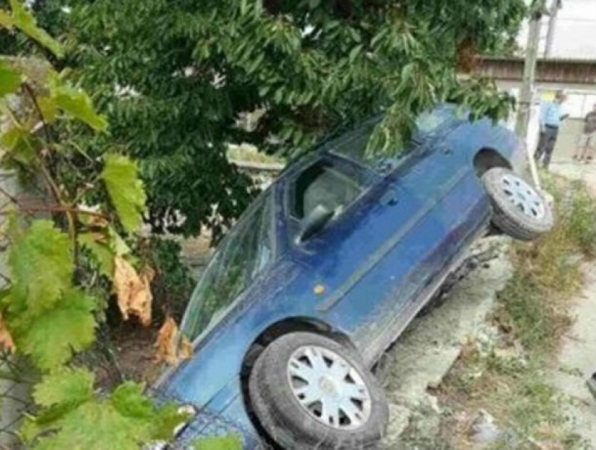 Сердечный приступ за рулем иномарки привел к ДТП и гибели водителя в Кишиневе
