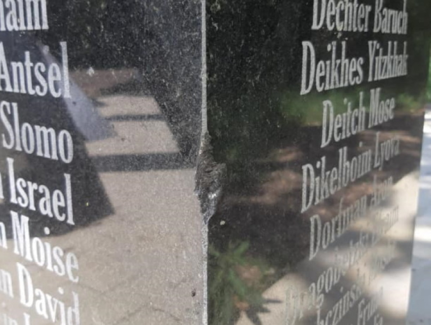 Памятник жертвам Холокоста осквернен в Сорокском районе