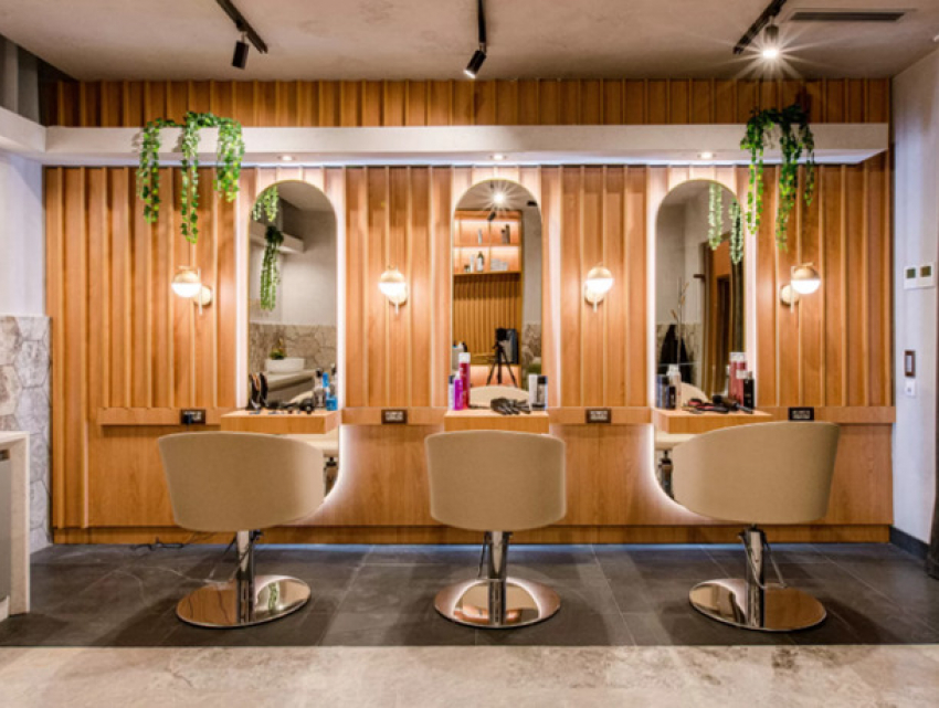 Маникюр с риском: в Молдове все еще используют лаки, запрещенные в ЕС