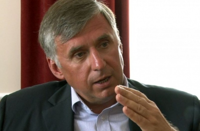 Восемь потенциальных министров в правительстве Стурзы являются членами партий 