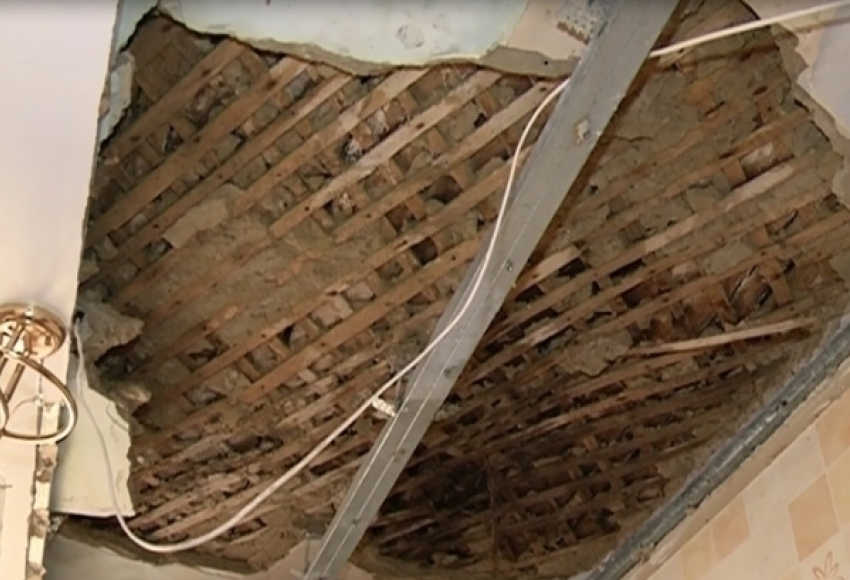 В квартире жительницы Кишинева обрушился потолок
