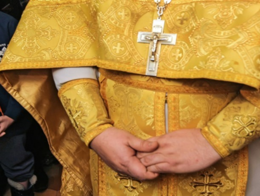 Только в Молдове: священника признали неадекватом, и он тут же перешел к идейному оппоненту