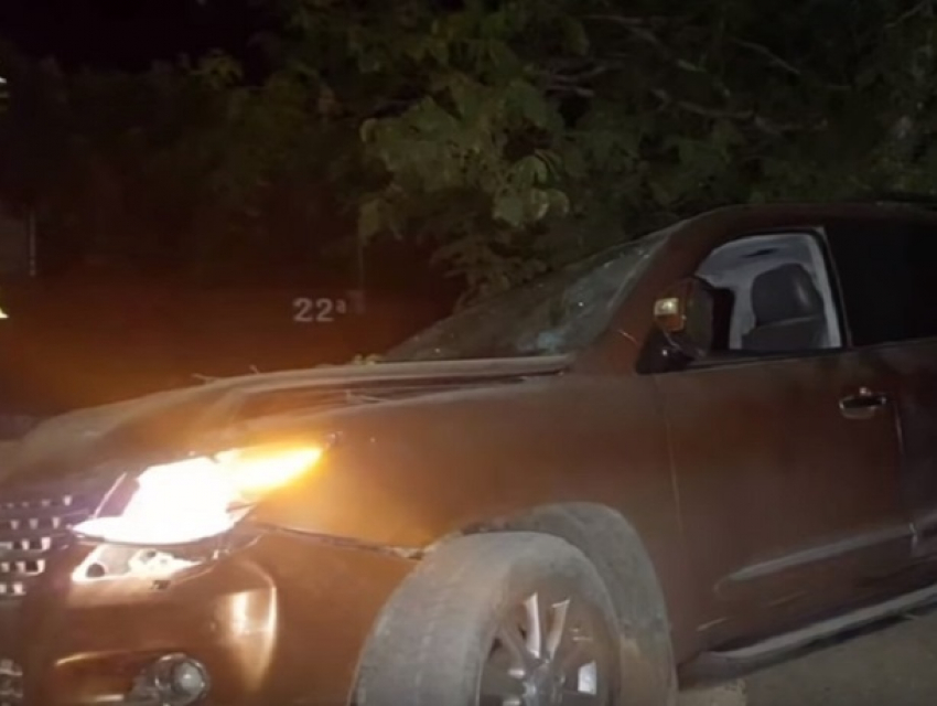 Пьяные парни из ночного клуба протаранили три автомобиля в Тирасполе