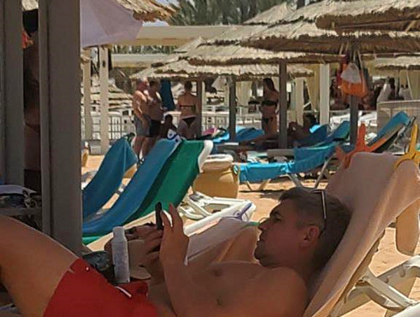 Жиздан развлекается на пляже элитного отеля в Египте
