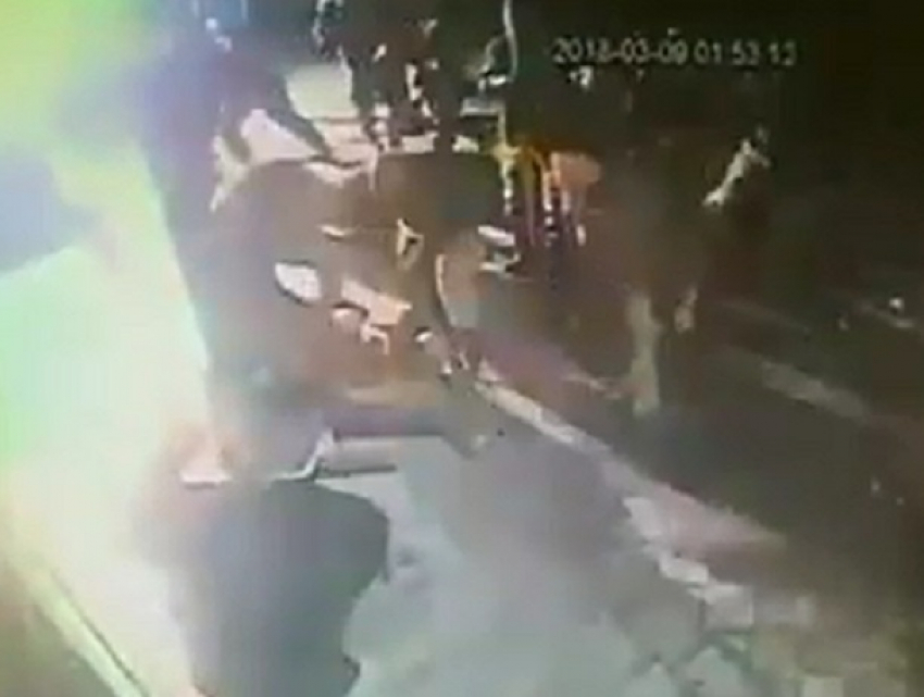Жестокое избиение мирных жителей военнослужащими ВСУ под Херсоном попало на видео 