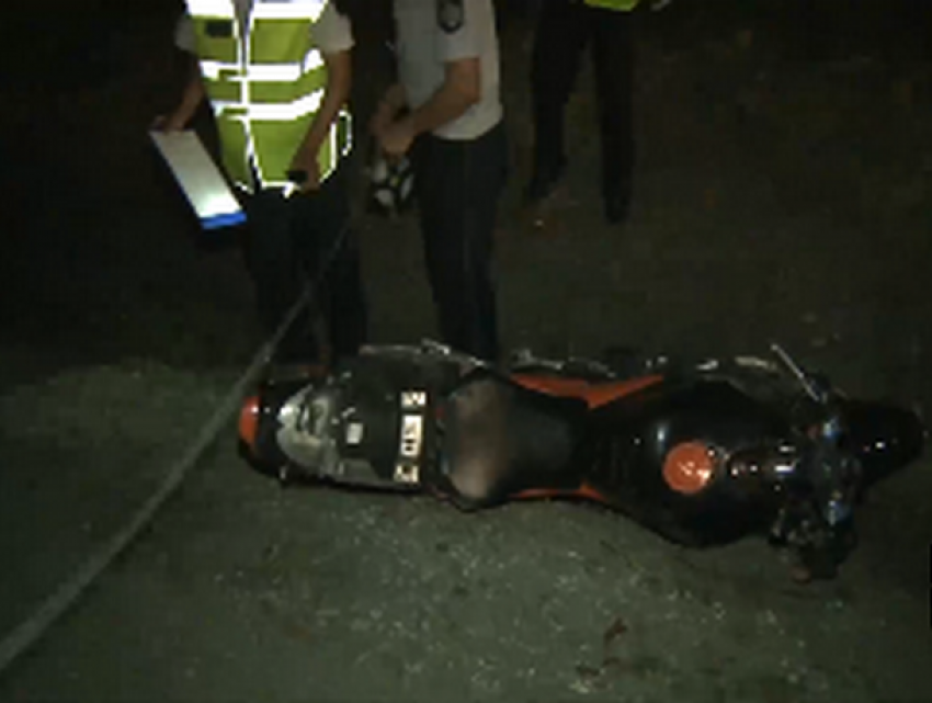 Юный мотоциклист врезался в грузовик и погиб в Кагульском районе 