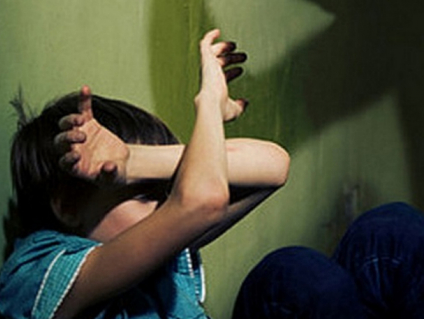 Мужчина до смерти забил скалкой 15-летнего сына в Теленеште