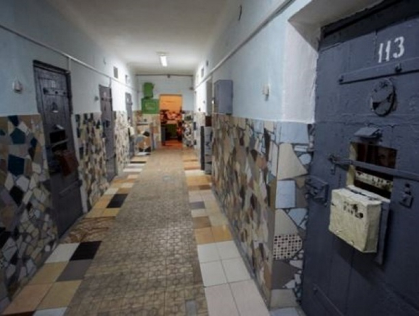 Подсудимый из России жалуется на бесчеловечное обращение в молдавской тюрьме