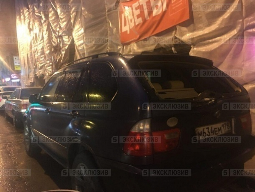 Гражданин Молдовы загадочно рухнул с большой высоты на дорогой внедорожник в Санкт-Петербурге