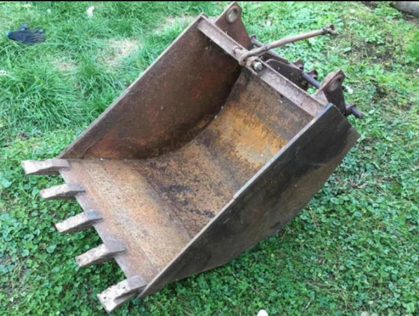 В Комратском районе умники сперли тракторный ковш и сдали его на металлолом