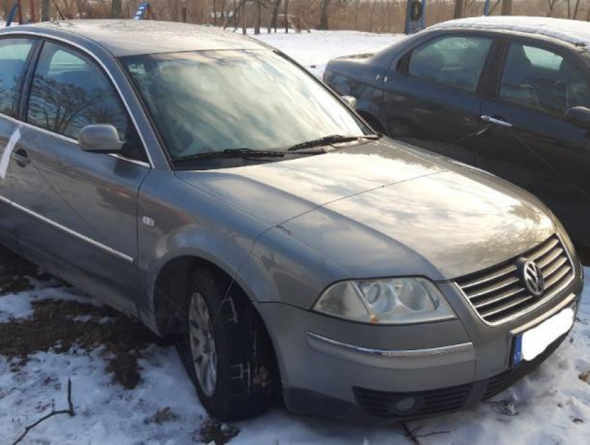 На границе Молдовы задержали подозрительный автомобиль с литовскими номерами