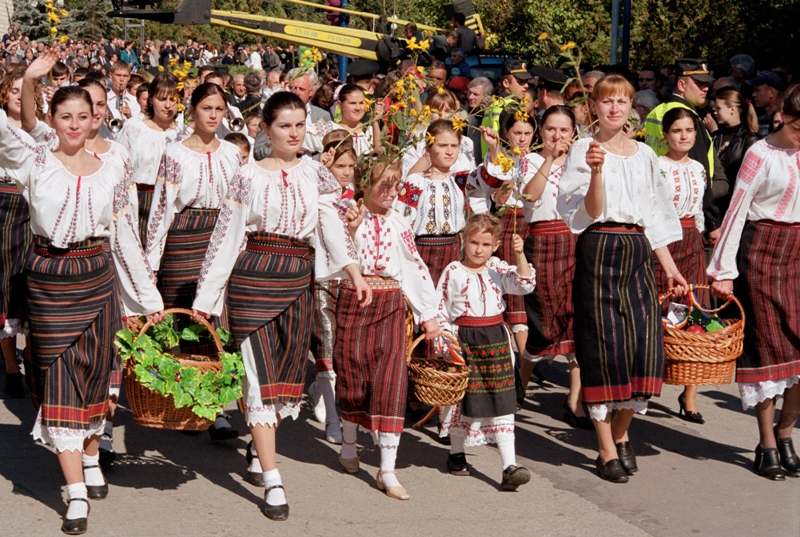 5 октября Национальный день вина Молдовы.jpg