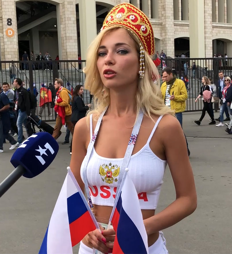 Во время Чемпионата мира болельщица появилась в откровенной одежде | Комментарии Украина
