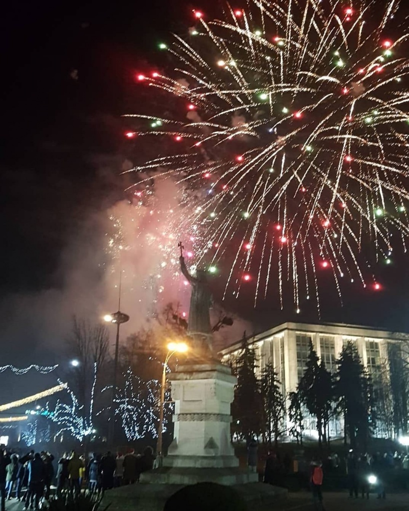 Новогодний салют после грандиозного концерта в центре Кишинева сняли на  видео