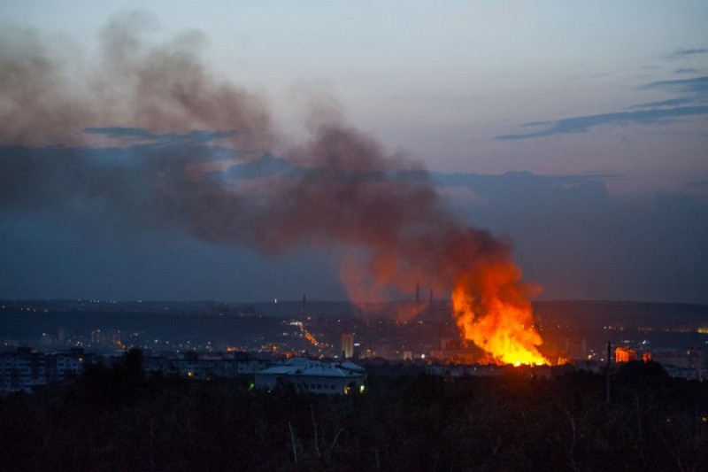 fumul-din-urma-incendiului-este-periculos-pentru-cetateni--parerea-lui-vladimir-garaba-de-la-miscarea-ecologista-din-moldova-1500876859.jpg