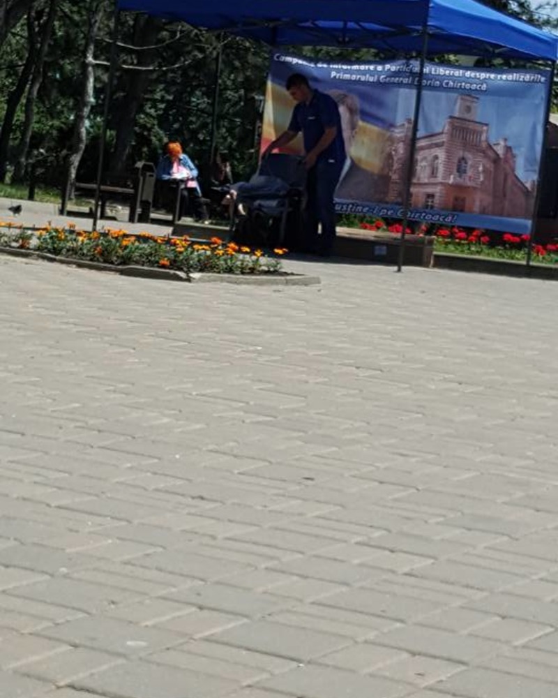 палатка либералов.jpg