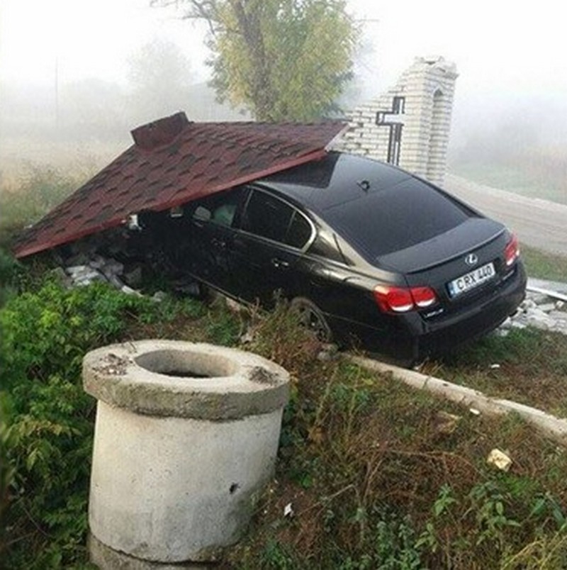 lexus1.jpg