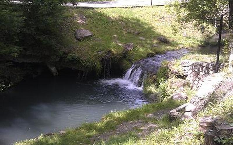 Водопадик в ресторане.jpg