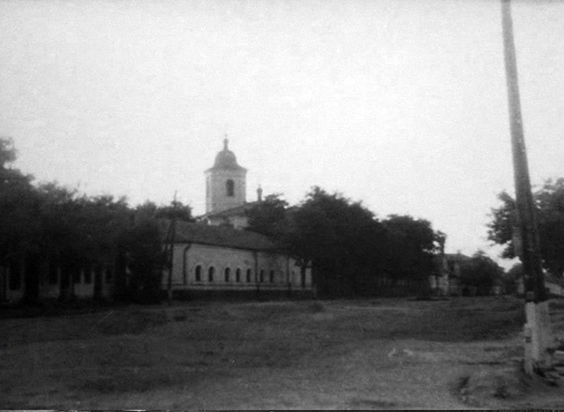 3_Вид на церковь Св.Ильи и Ильинскую площадь.jpg
