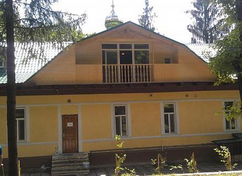 Мужской монастырь в Строенцах.jpg