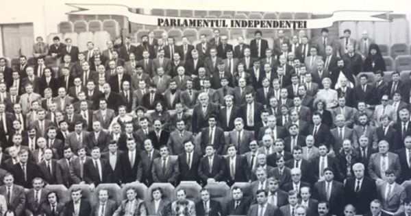 parlament1990.jpg