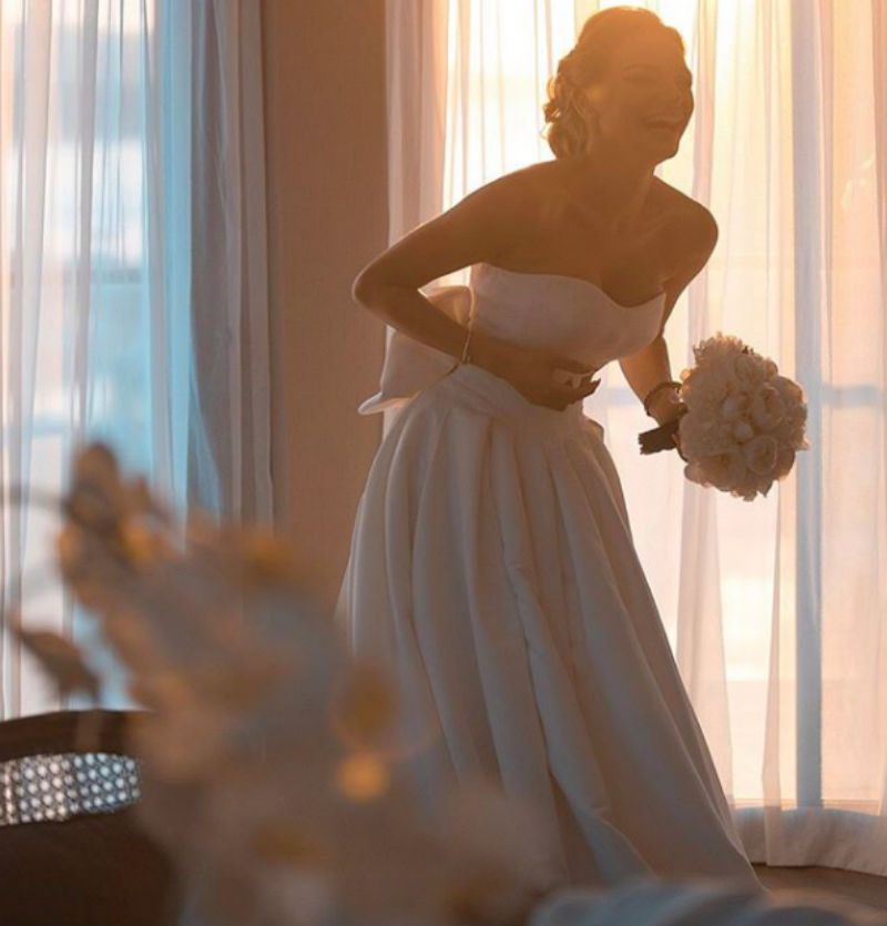 Красивая сексуальная невеста в белом платье | Премиум Фото